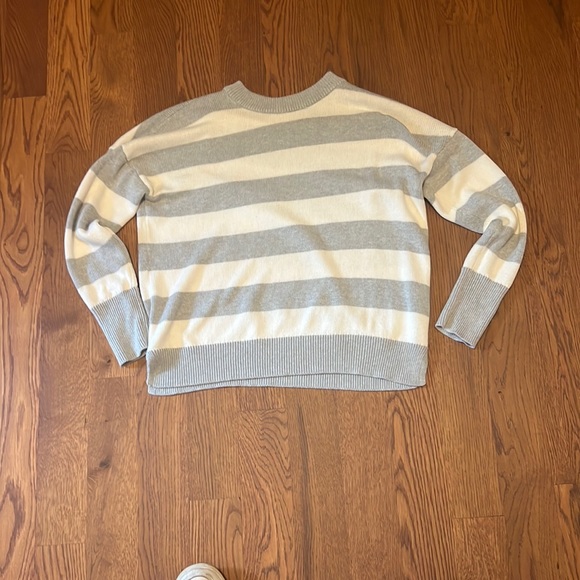 Vineyard vines striped grey sweater - Picture 1 of 3